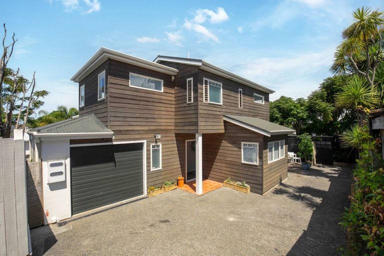 Photo of property in 1/21 Stafford Road, Northcote Point, Auckland, 0627