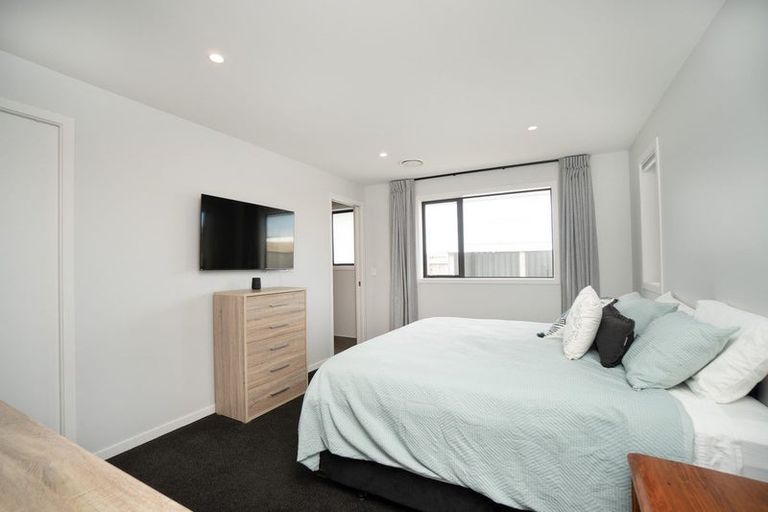 Photo of property in 76 Johnstone Drive, Fitzherbert, Palmerston North, 4410