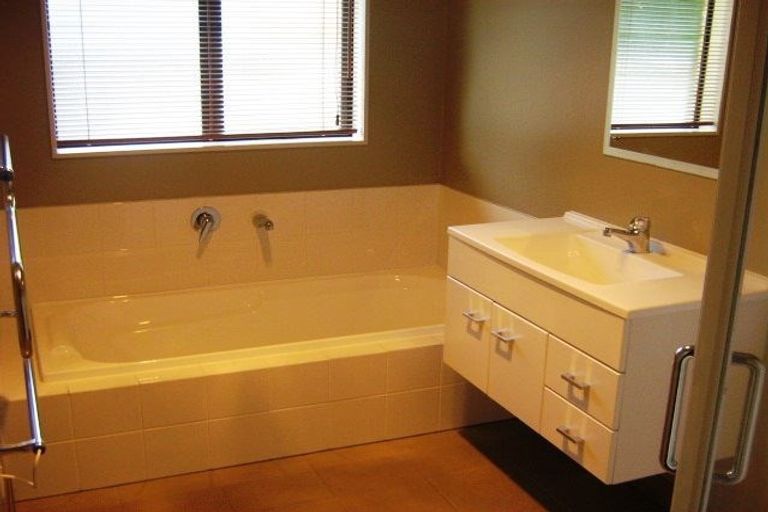 Photo of property in 1111a Heaphy Terrace, Fairfield, Hamilton, 3214