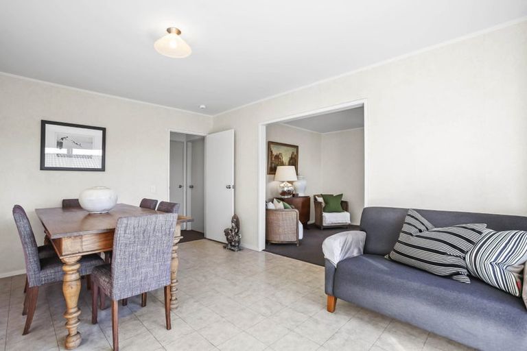 Photo of property in 1/6 Somerton Rise, Henderson, Auckland, 0612