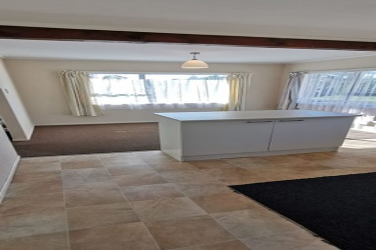 Photo of property in 2/5 Cairngorm Place, Highland Park, Auckland, 2010