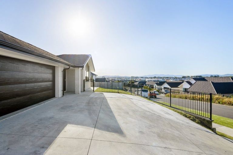 Photo of property in 38 Rose Berry Crescent, Flagstaff, Hamilton, 3210