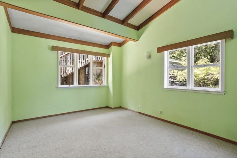 Photo of property in 39 Arapito Road, Titirangi, Auckland, 0604