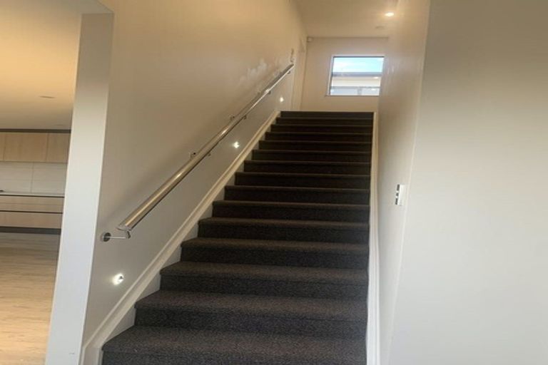 Photo of property in 98 Cardiff Road, Pakuranga, Auckland, 2010