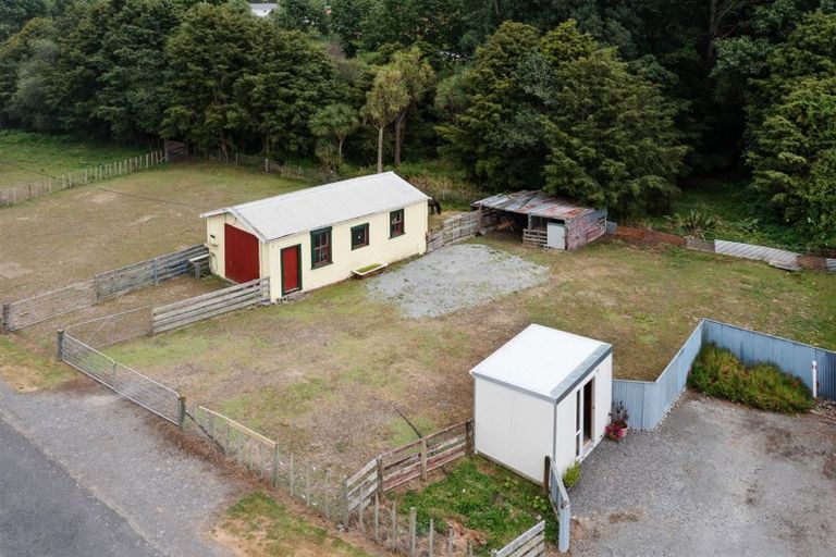 Photo of property in 7 Kotukutuku Road, Hunterville, 4730