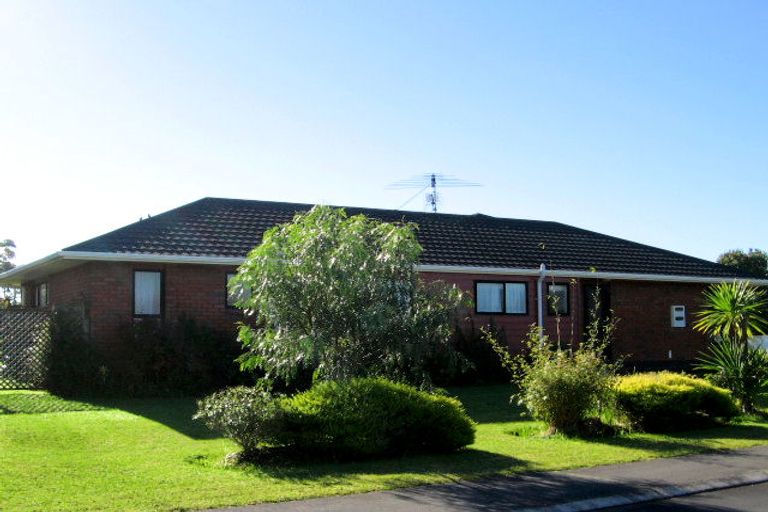 Photo of property in 4 Settlers Grove, Orewa, 0931