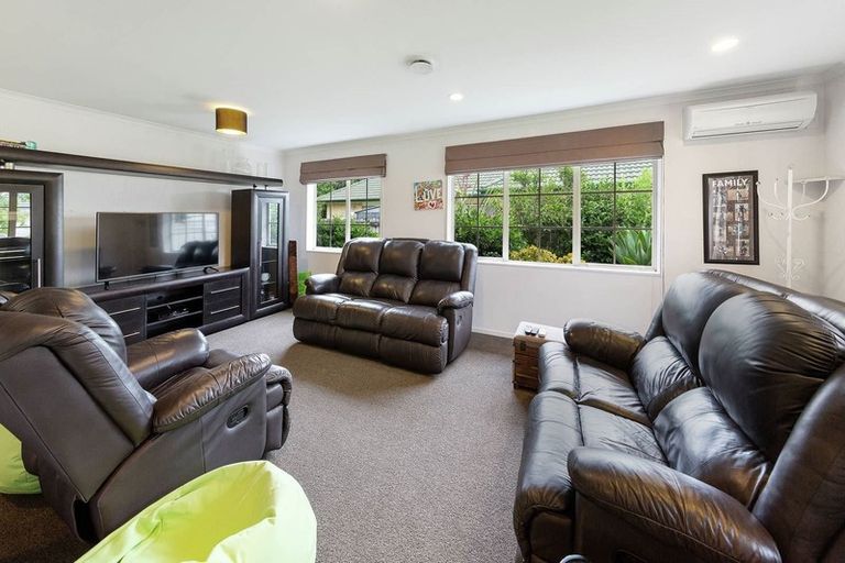 Photo of property in 19 Trovare Place, Golflands, Auckland, 2013