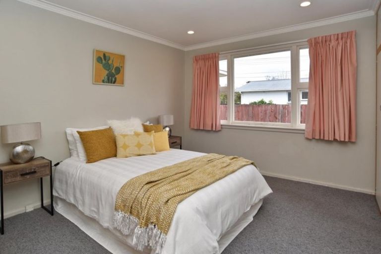 Photo of property in 23 Sturrocks Road, Redwood, Christchurch, 8051