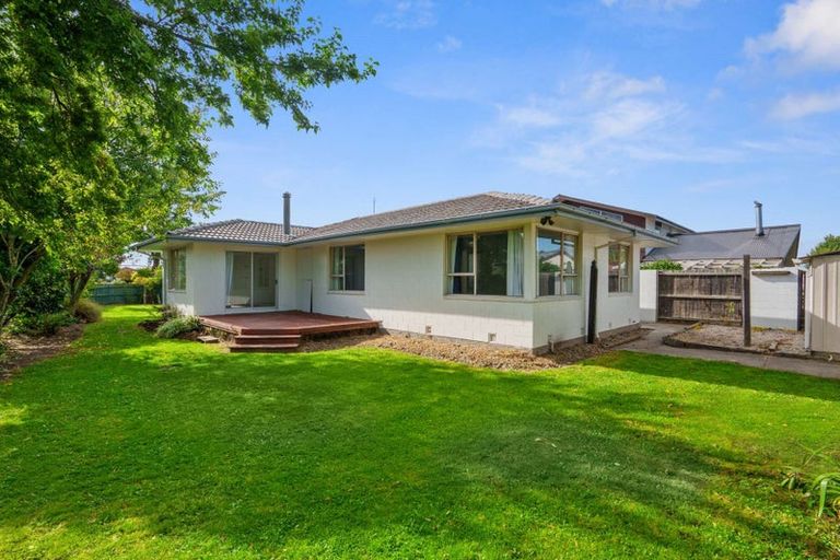 Photo of property in 16 Watson Place, Rangiora, 7400