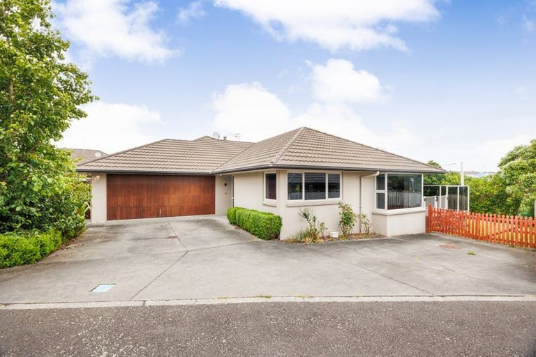 Photo of property in 27 Johnstone Drive, Fitzherbert, Palmerston North, 4410