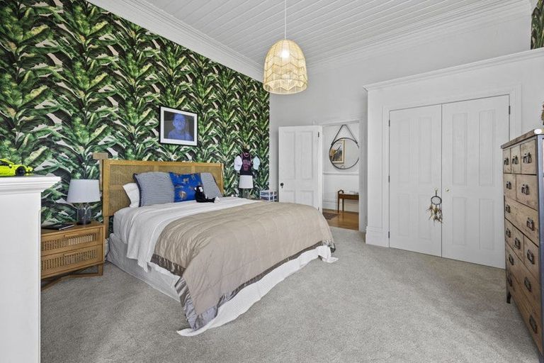 Photo of property in 329 Mangorei Road, Merrilands, New Plymouth, 4312