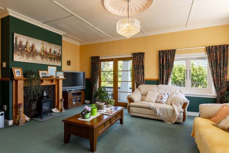 Photo of property in 7 Broadway, Picton, 7220