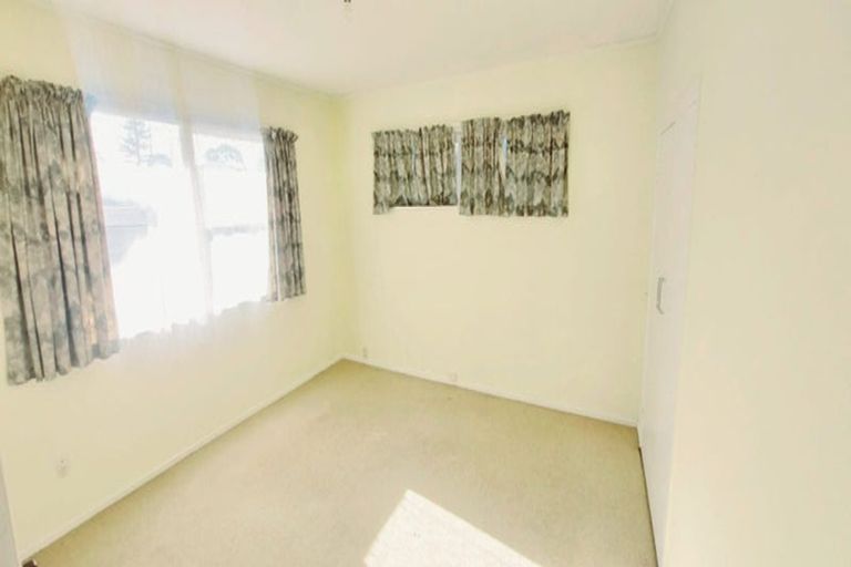 Photo of property in 30 La Rosa Street, Green Bay, Auckland, 0604