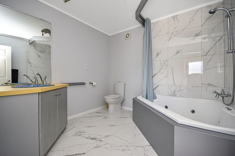 Photo of property in 24 Danbury Drive, Torbay, Auckland, 0630