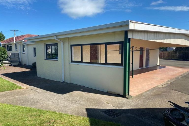 Photo of property in 4 Albert Street, Hawera, 4610