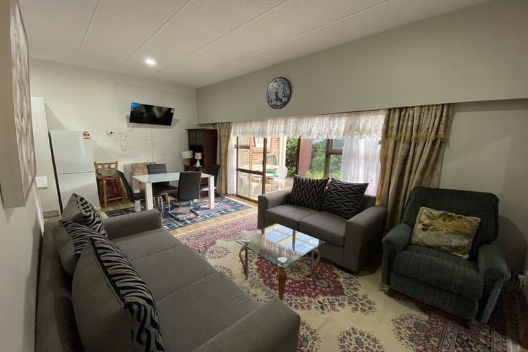 Photo of property in 32 Nile Road, Kelston, Auckland, 0602