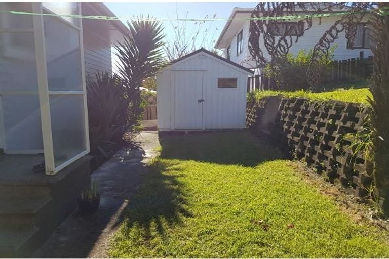Photo of property in 62 Stott Avenue, Birkdale, Auckland, 0626