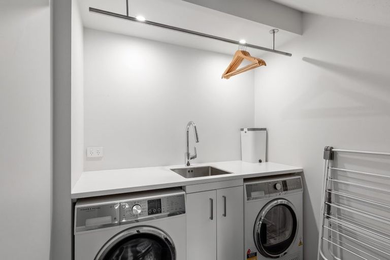 Photo of property in 93 Holly Road, St Albans, Christchurch, 8014