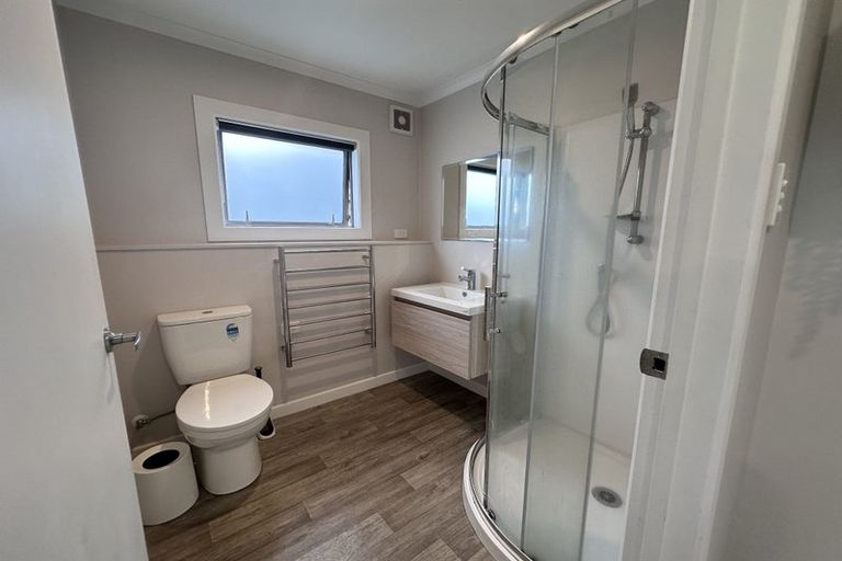 Photo of property in 24 Kiteroa Terrace, Rothesay Bay, Auckland, 0630