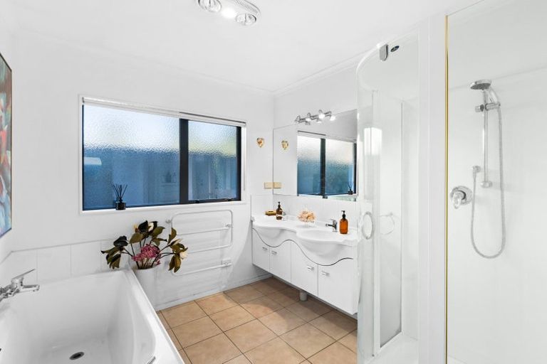 Photo of property in 24 Fairview Place, Havelock North, 4130