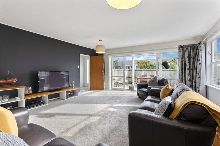Photo of property in 1 Clematis Grove, Maungaraki, Lower Hutt, 5010