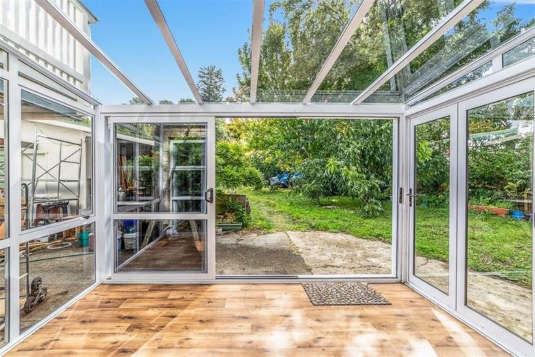 Photo of property in 21 Karaka Street, New Lynn, Auckland, 0600