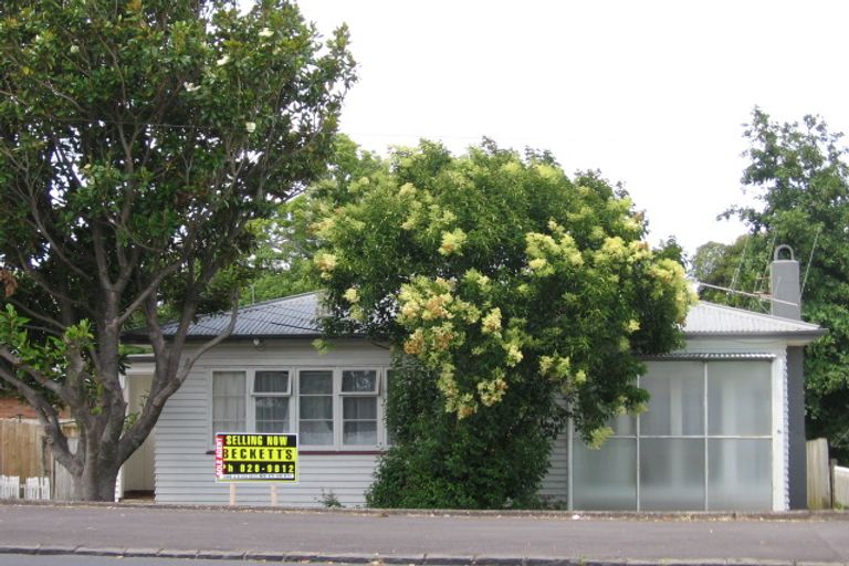 Photo of property in 3/2090 Great North Road, Avondale, Auckland, 0600