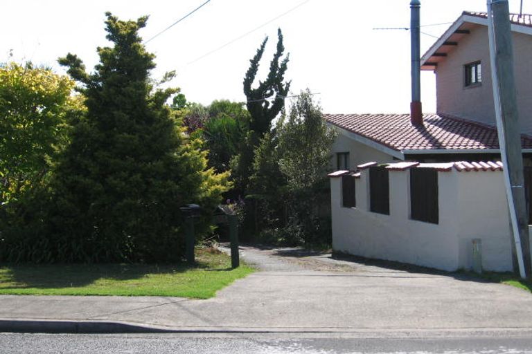 Photo of property in 9 Law Street, Torbay, Auckland, 0630