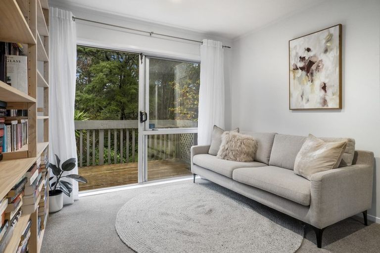 Photo of property in 23 Claverdon Drive, Massey, Auckland, 0614