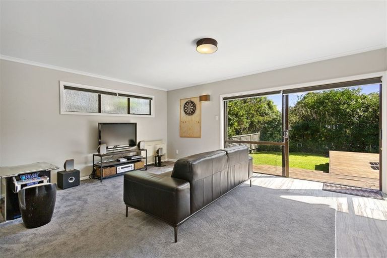 Photo of property in 32 Cavendish Square, Strathmore Park, Wellington, 6022