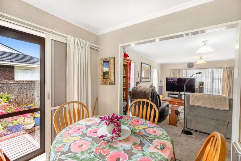 Photo of property in 5 Chertsey Court, Roslyn, Palmerston North, 4414