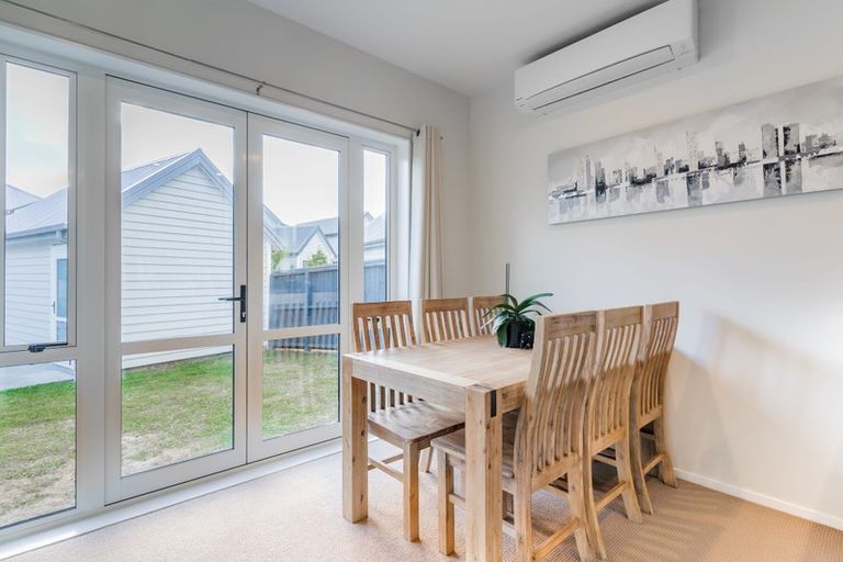 Photo of property in 5 Stitchbird Crescent, Papakura, 2110