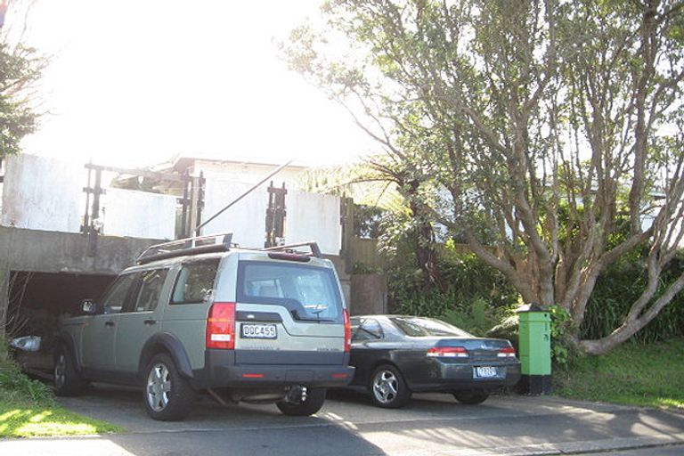 Photo of property in 73 Trelissick Crescent, Ngaio, Wellington, 6035