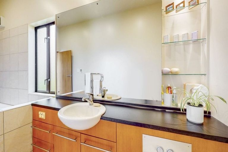 Photo of property in 8 Ranikhet Way, Khandallah, Wellington, 6035