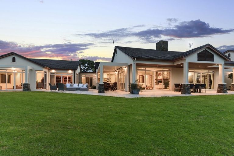 Photo of property in 109 Warman Road, Okura, Auckland, 0792