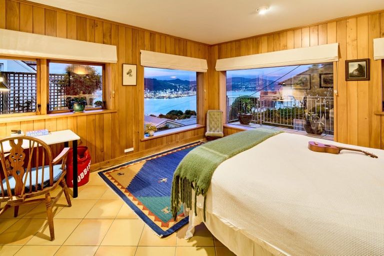 Photo of property in 76 The Crescent, Roseneath, Wellington, 6011