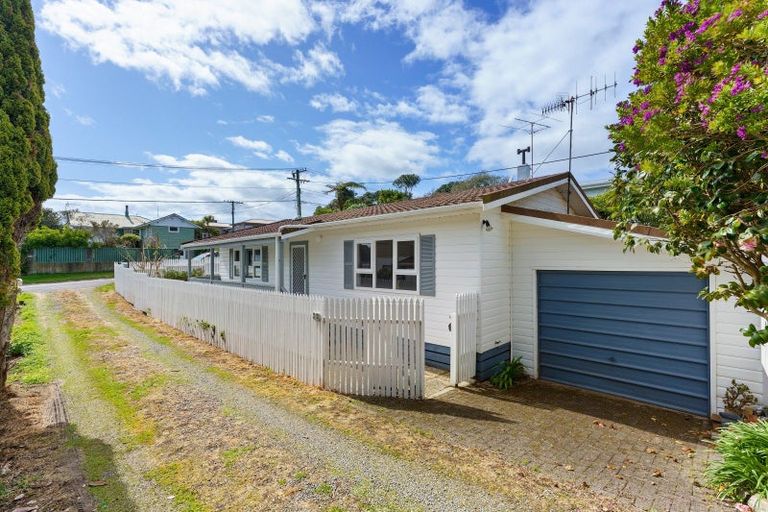 Photo of property in 8b Gavin Road, Raumati Beach, Paraparaumu, 5032