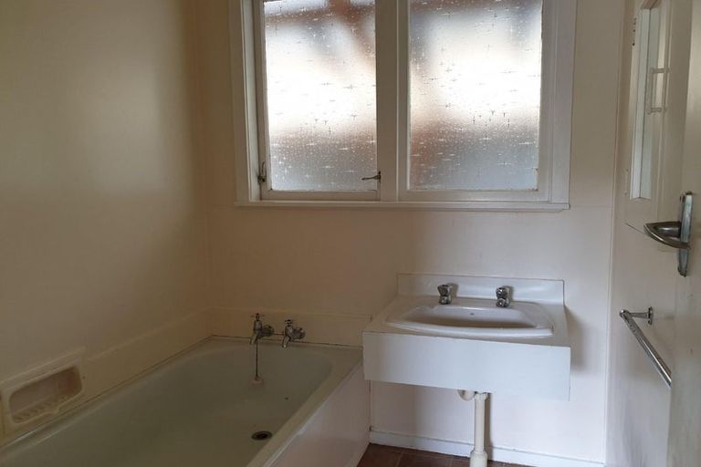 Photo of property in 32 Mimihau Grove, Wainuiomata, Lower Hutt, 5014