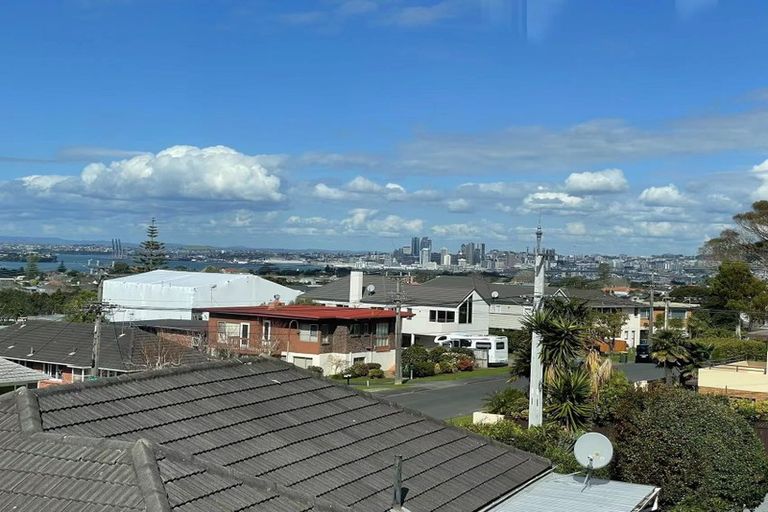 Photo of property in 1b Tui Glen Road, Birkenhead, Auckland, 0626