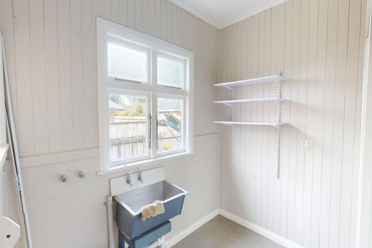 Photo of property in 28 Knowles Street, Terrace End, Palmerston North, 4410