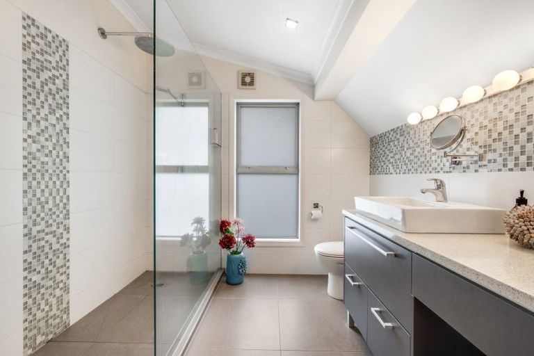 Photo of property in 25 Endymion Place, Half Moon Bay, Auckland, 2012