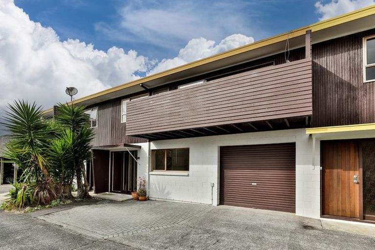 Photo of property in 2/29 Verbena Road, Birkdale, Auckland, 0626