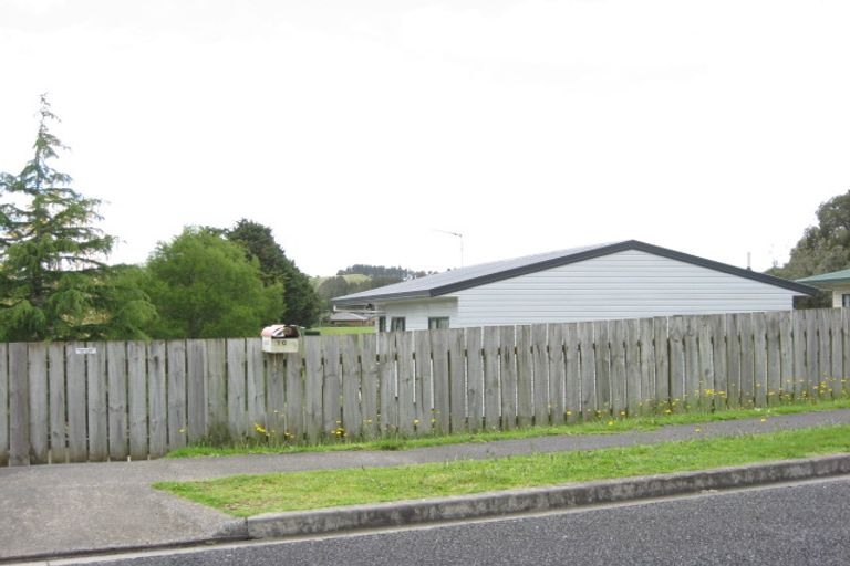 Photo of property in 10 The Glade North, Pukekohe, 2120