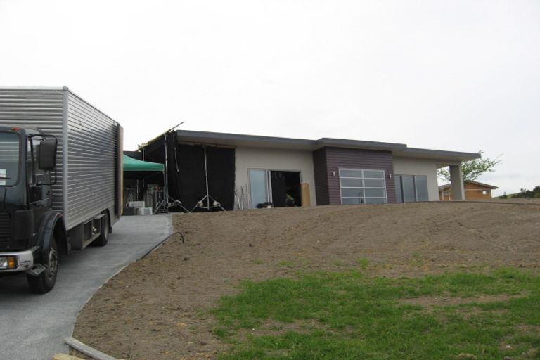 Photo of property in 2 Gavinike Place, Waimauku, 0812