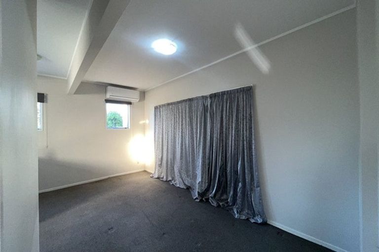 Photo of property in 5 Taupo Street, Green Bay, Auckland, 0604