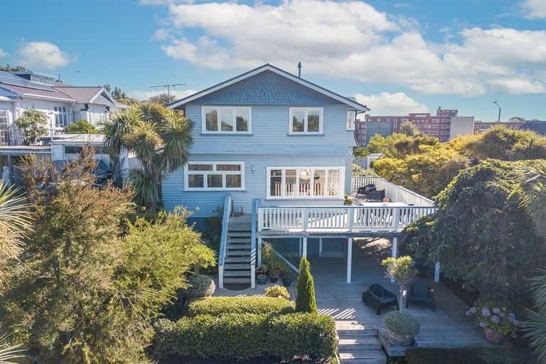 Photo of property in 7 Hackthorne Road, Cashmere, Christchurch, 8022