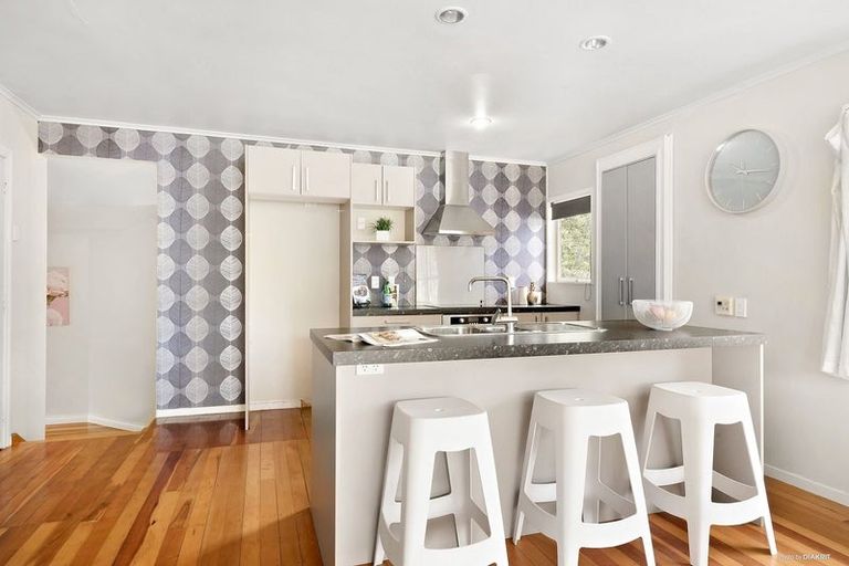 Photo of property in 12 Killarney Avenue, Torbay, Auckland, 0630