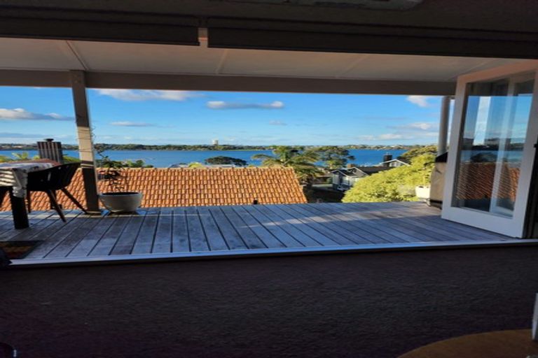 Photo of property in 1/29 Pupuke Road, Takapuna, Auckland, 0622