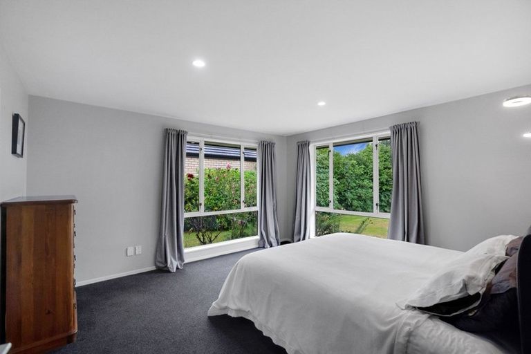 Photo of property in 33 Rempstone Drive, Halswell, Christchurch, 8025