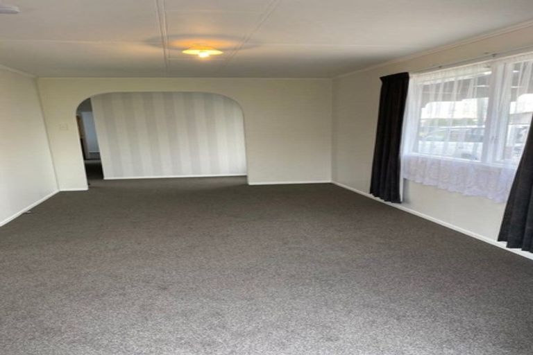 Photo of property in 12 Mosston Road, Castlecliff, Whanganui, 4501